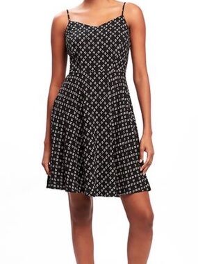 Old Navy SZ XS Black & White Fit & Flare Cami Dress